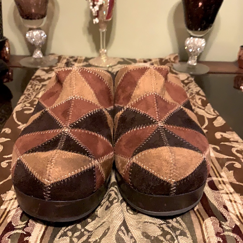 Gently love women suede triangles pattern size 10 clogs